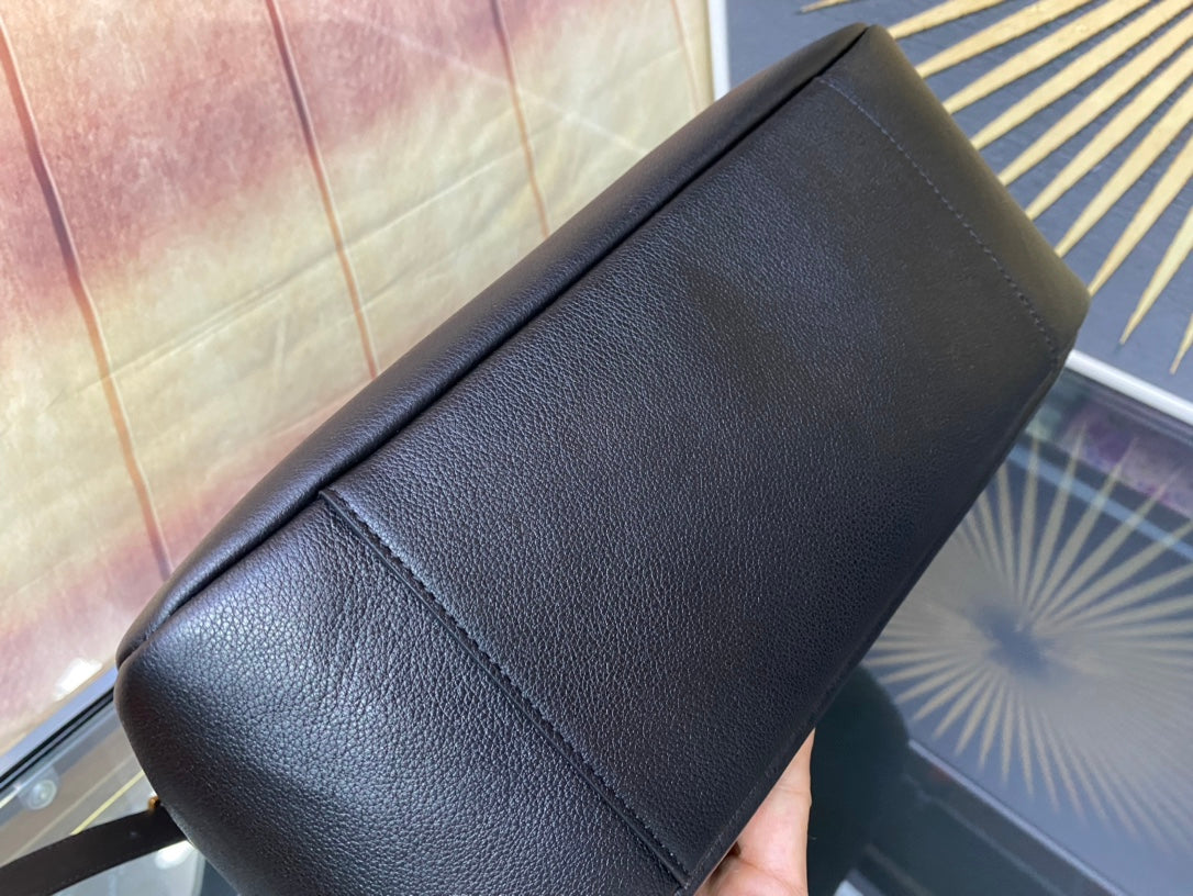 Saint Laurent Le 5 à 7 Small Leather Hobo Bag in Black