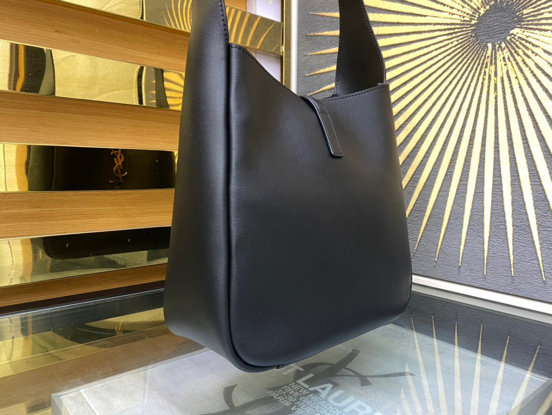 Saint Laurent LE 5 À 7 Large Hobo Bag in Smooth Leather - Black