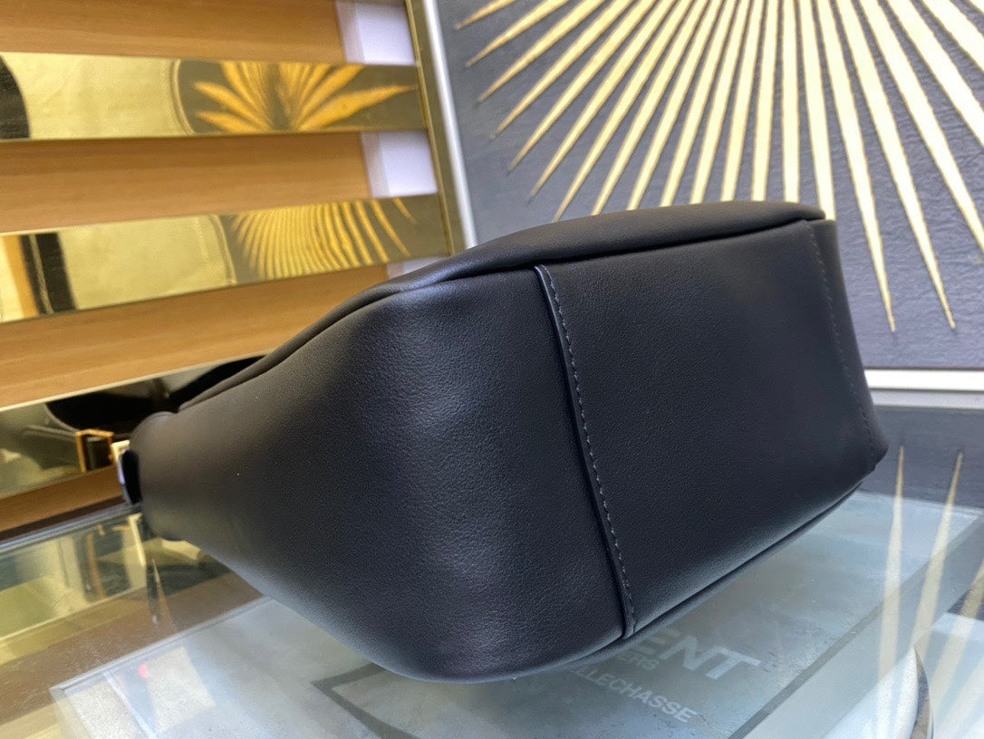 Saint Laurent LE 5 À 7 Large Hobo Bag in Smooth Leather - Black