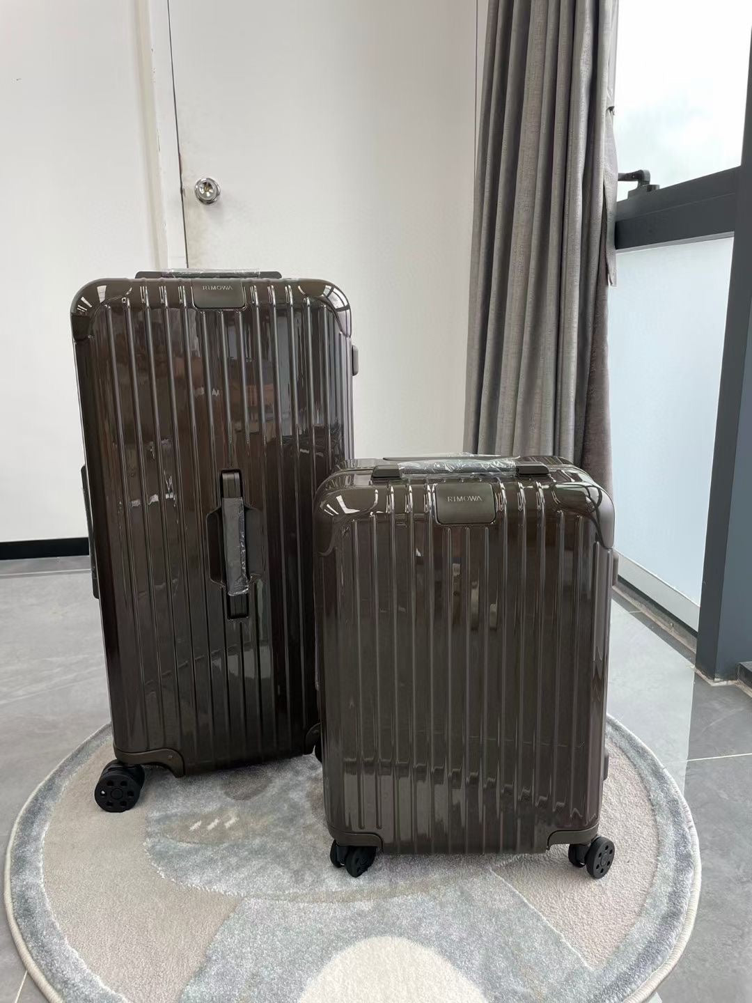 Sleek Metallic Brown Ribbed Hardside Spinner Luggage Set