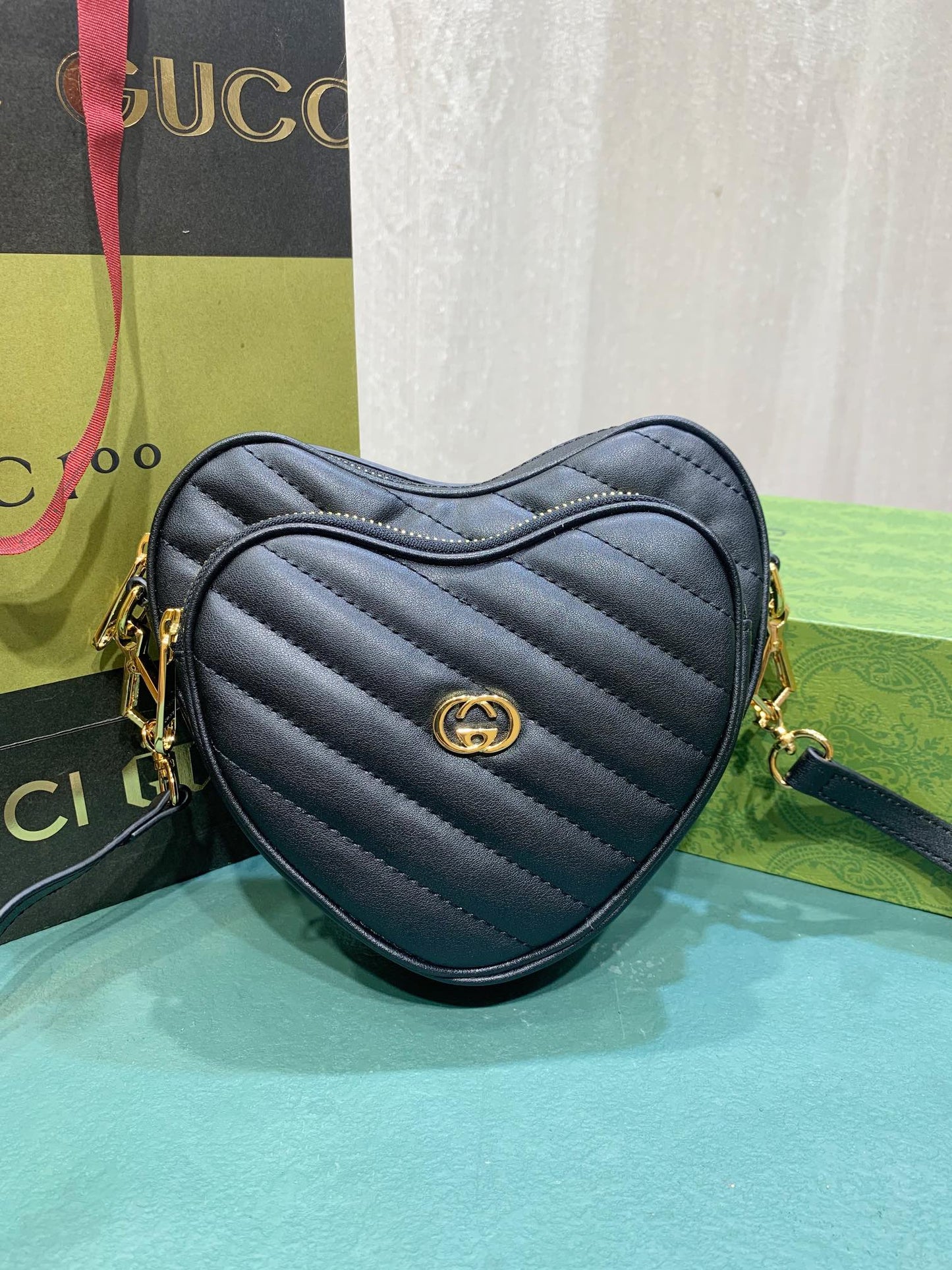 Gucci GG Marmont Heart-Shaped Quilted Leather Shoulder Bag - Black