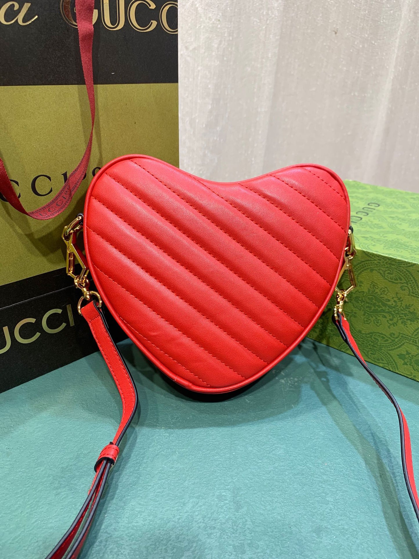 Gucci Heart-Shaped Quilted Leather Shoulder Bag - Red