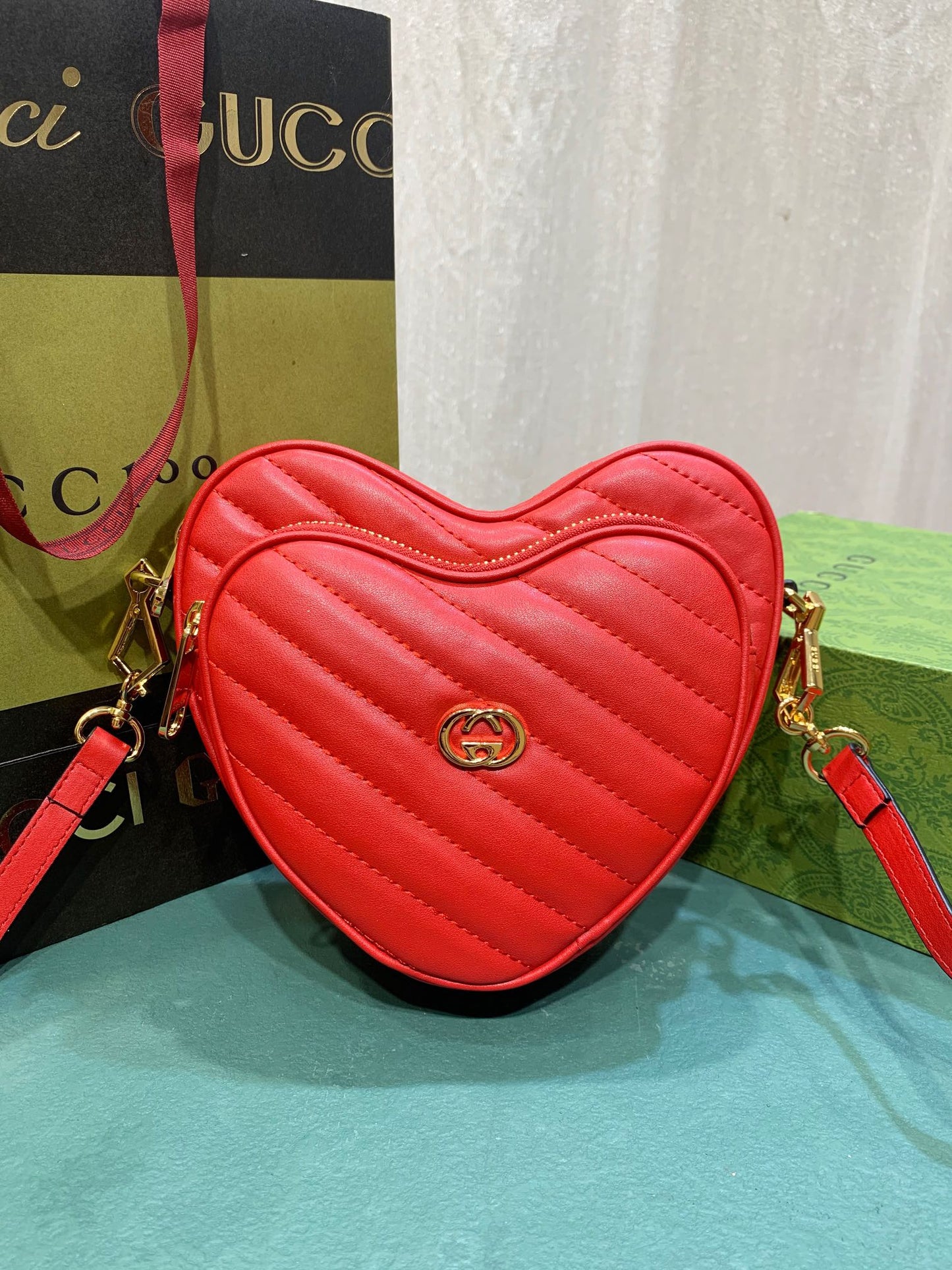 Gucci Heart-Shaped Quilted Leather Shoulder Bag - Red
