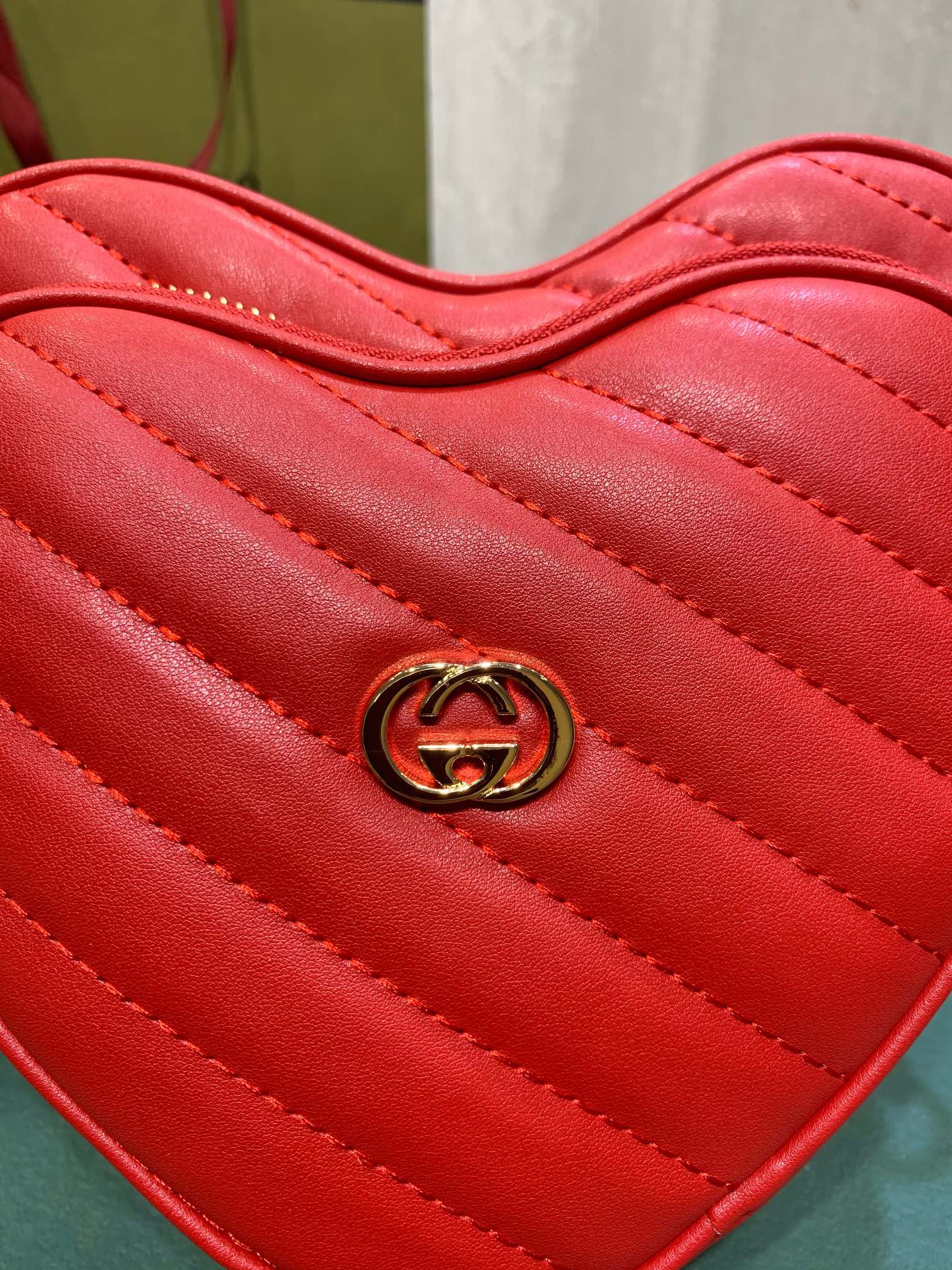 Gucci Heart-Shaped Quilted Leather Shoulder Bag - Red
