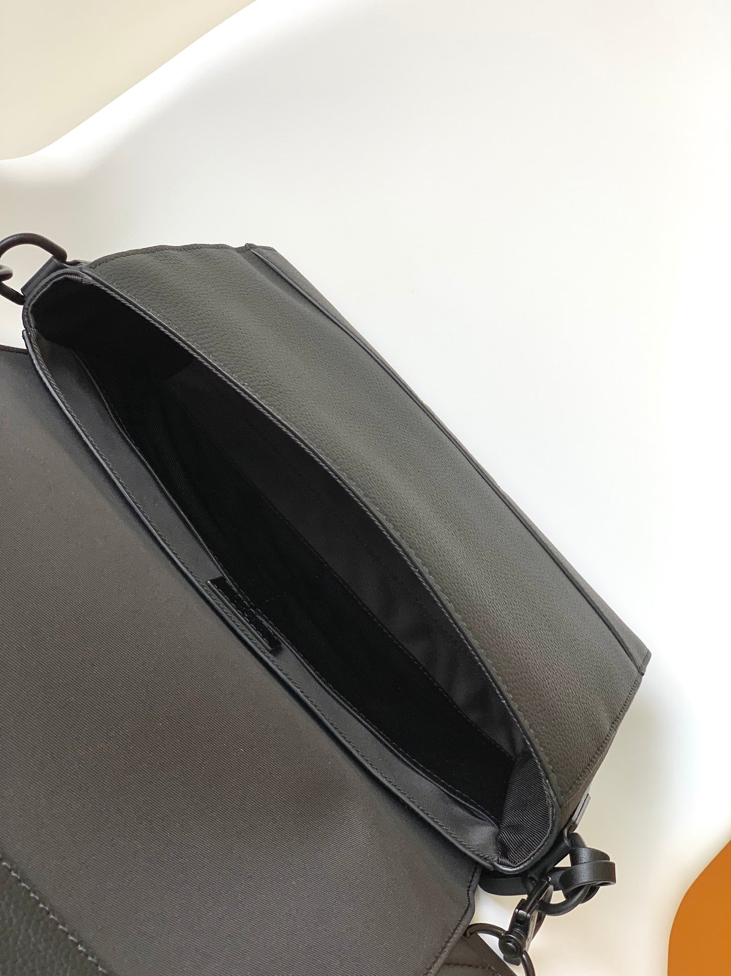 Louis Vuitton Men's Black Leather Messenger Bag - Adjustable Logo Crossbody Strap