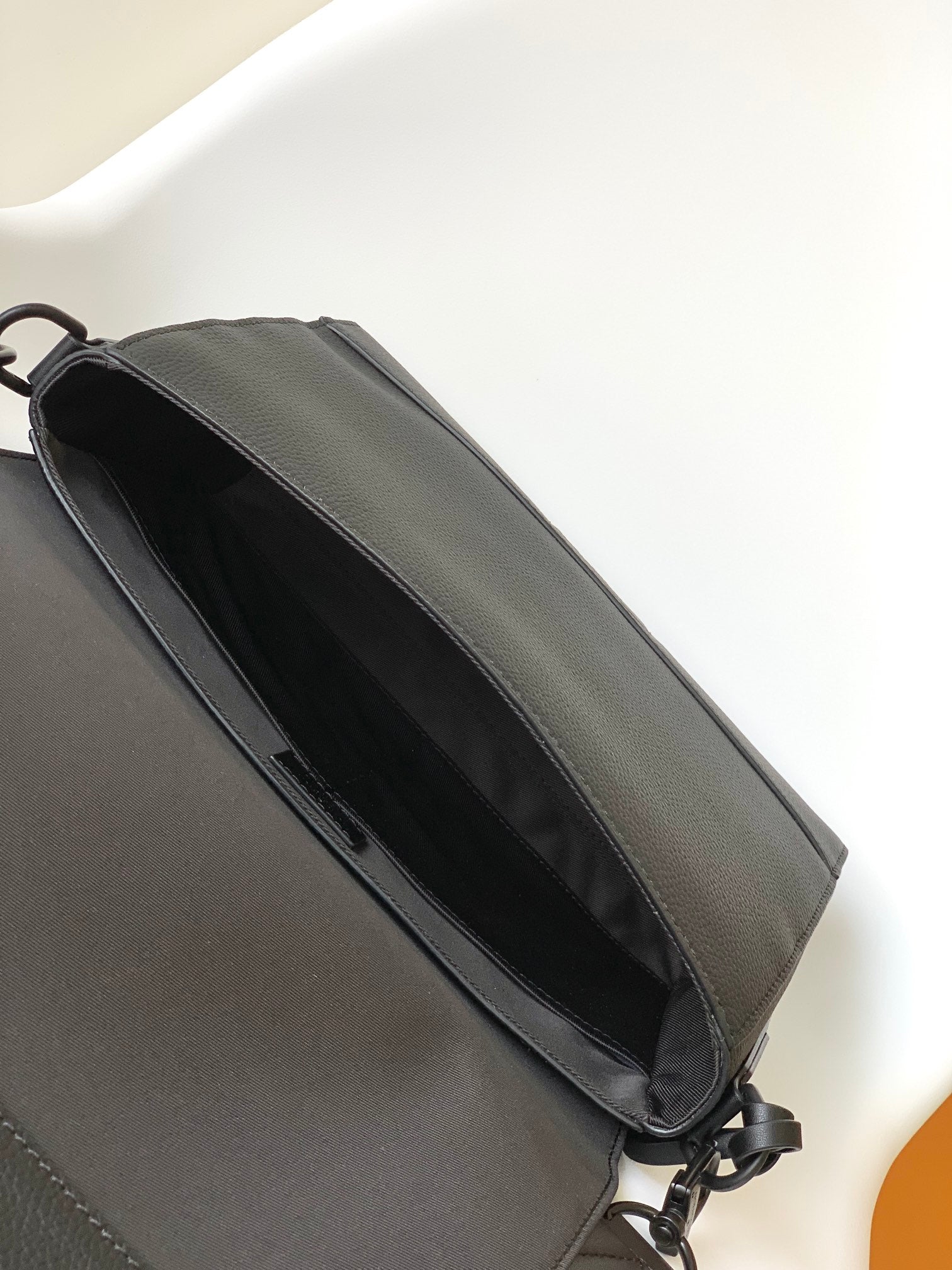 Louis Vuitton Men's Black Leather Messenger Bag - Adjustable Logo Crossbody Strap