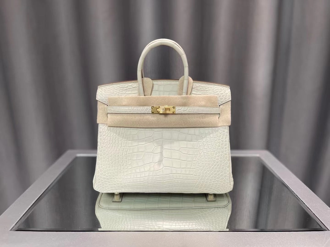 Luxurious White Crocodile Embossed Leather Handbag - Classic Top Handle Tote with Gold Hardware