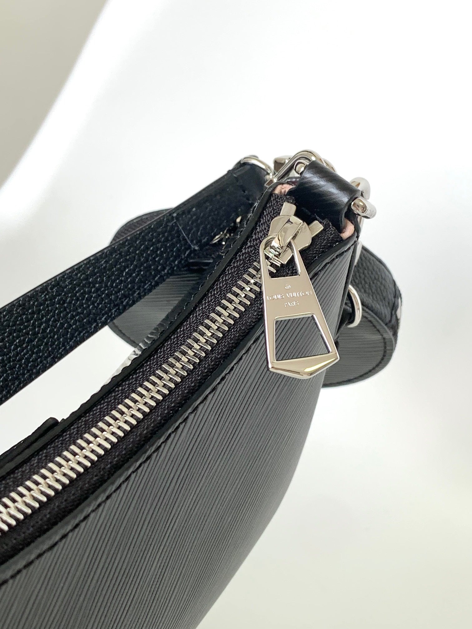 Louis Vuitton Marelle Shoulder Bag Black Epi Leather