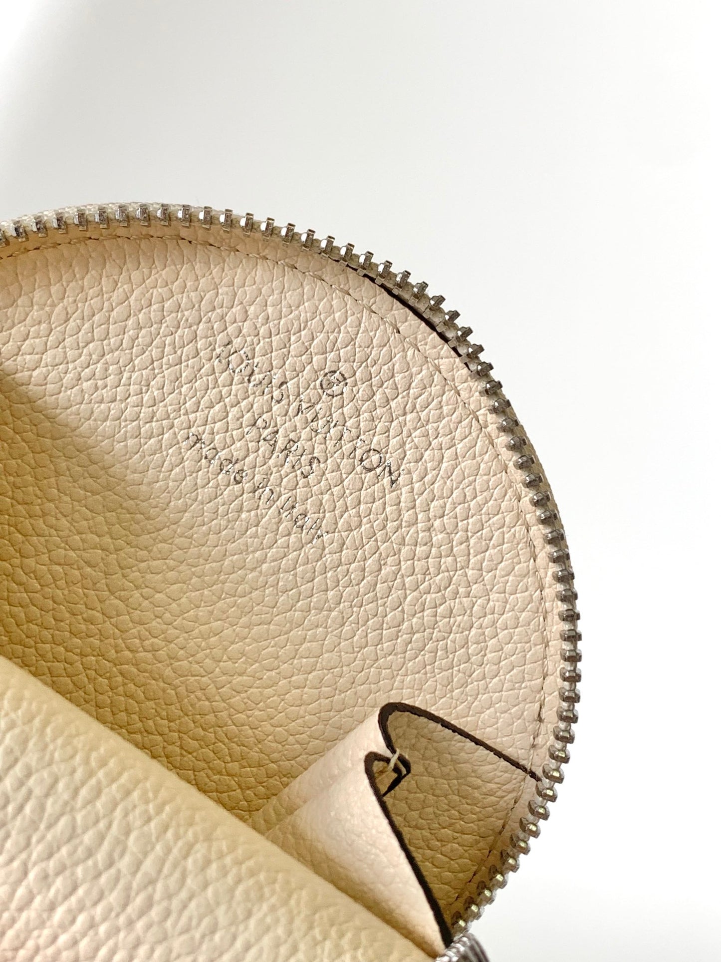 Louis Vuitton Buci Shoulder Bag Epi Leather Quartz Cream
