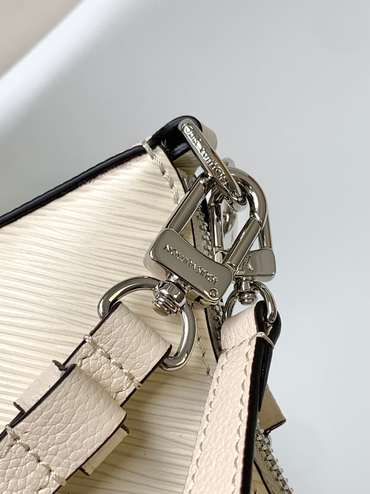 Louis Vuitton Buci Shoulder Bag Epi Leather Quartz Cream