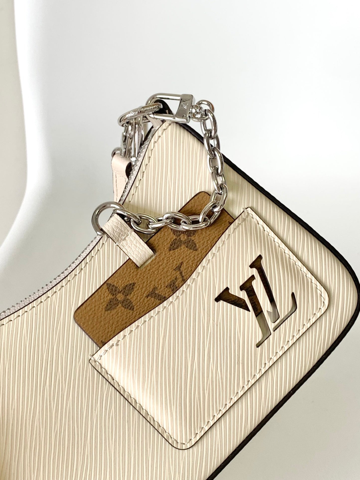 Louis Vuitton Buci Shoulder Bag Epi Leather Quartz Cream