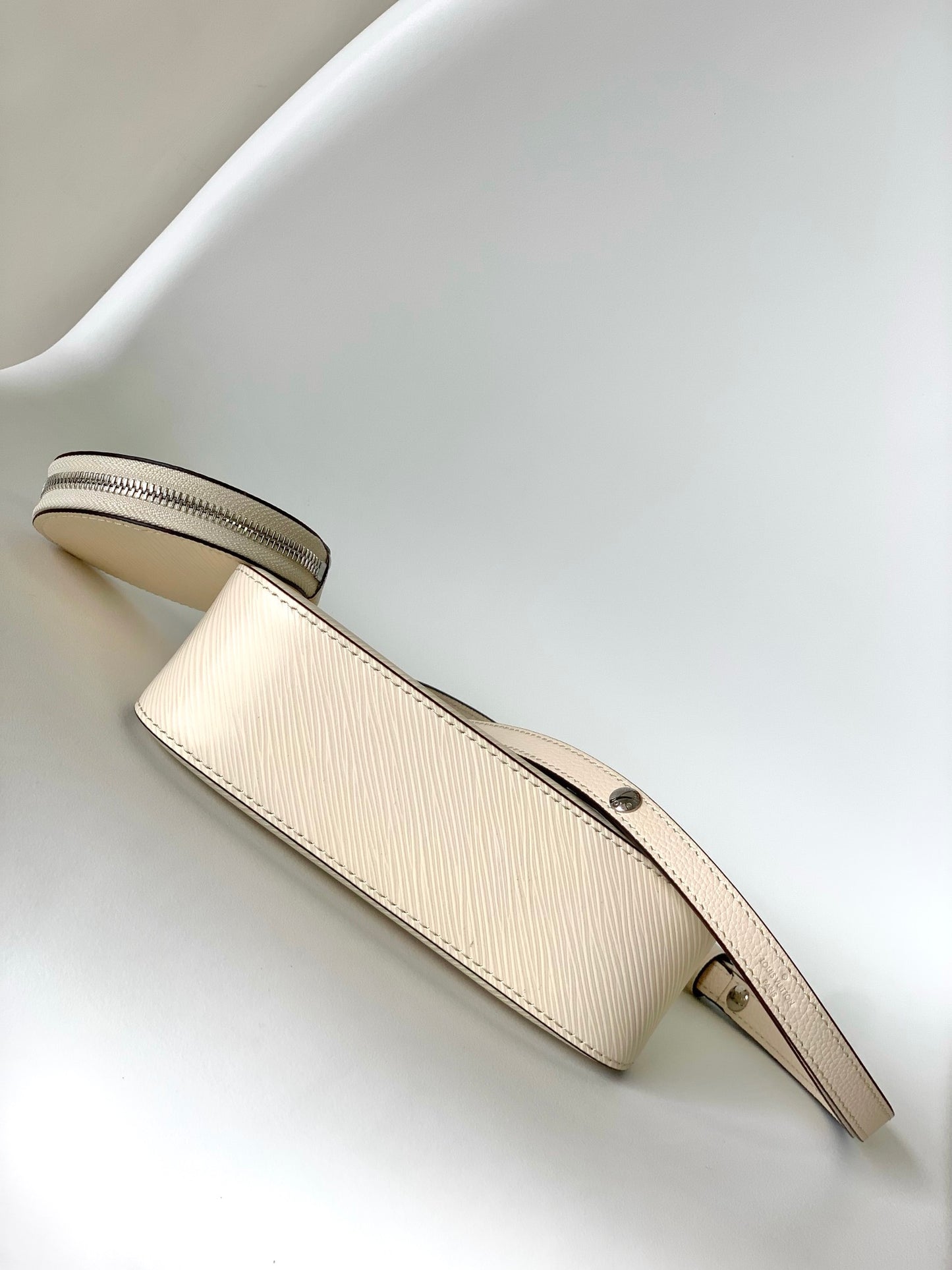 Louis Vuitton Buci Shoulder Bag Epi Leather Quartz Cream