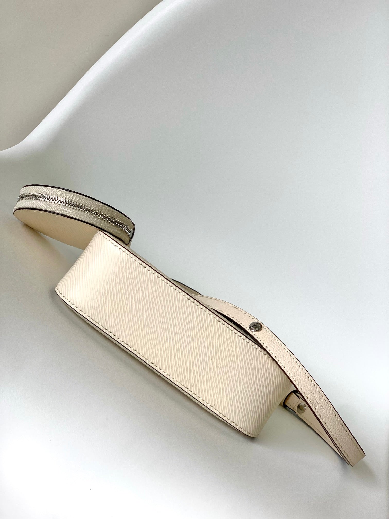 Louis Vuitton Buci Shoulder Bag Epi Leather Quartz Cream