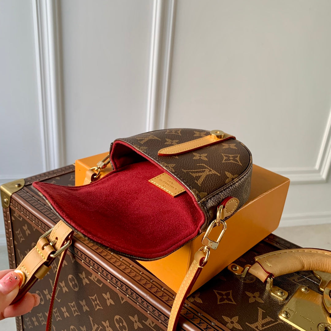 Louis Vuitton Monogram Chantilly Lock Crossbody Bag