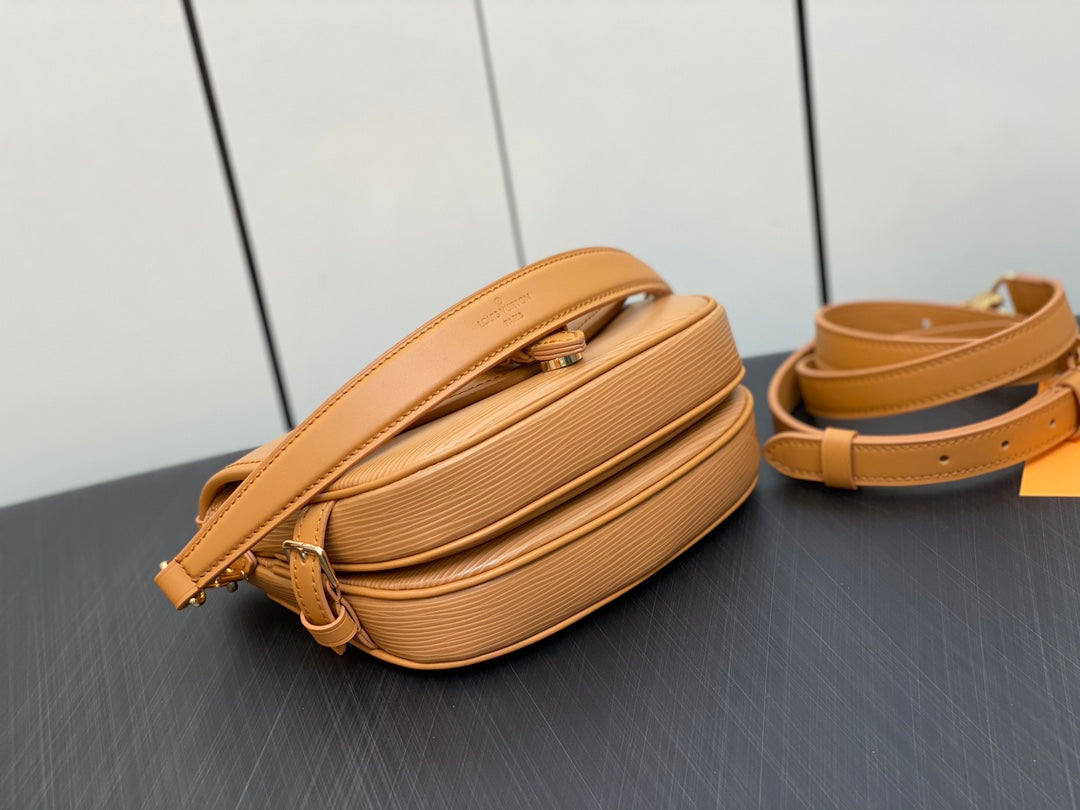 Tan Leather Saddle Bag - Women's Classic Crossbody Shoulder Bag with Gold-Tone Hardware