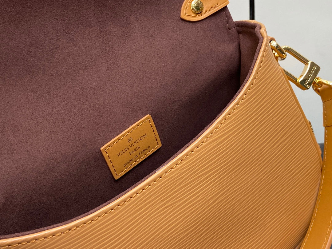 Tan Leather Saddle Bag - Women's Classic Crossbody Shoulder Bag with Gold-Tone Hardware