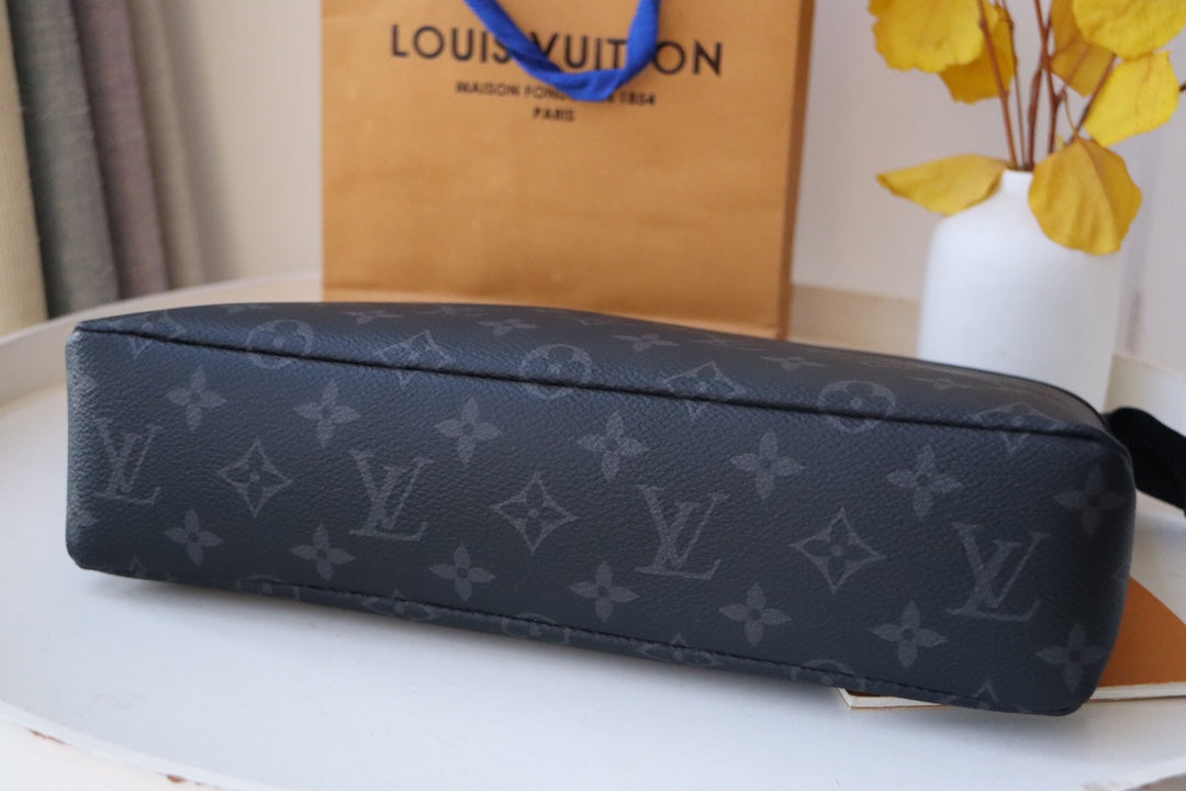 Louis Vuitton Monogram Eclipse Pochette Discovery Clutch Bag