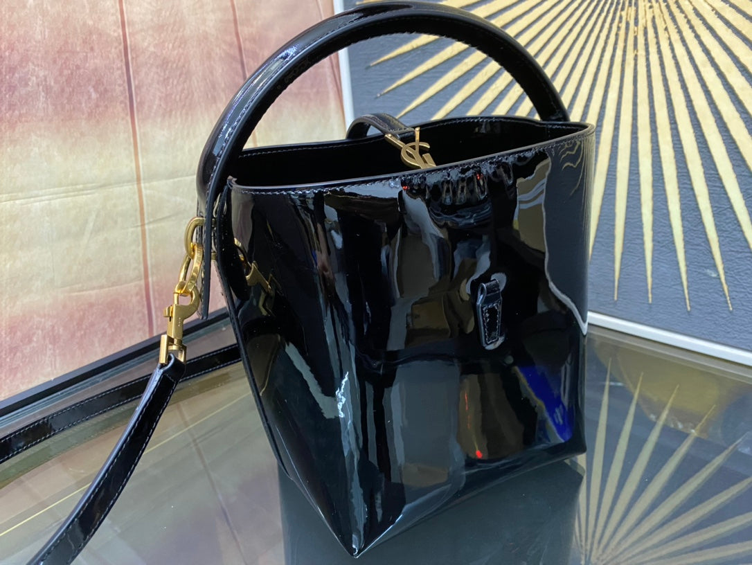 Saint Laurent Le 37 Mini Bucket Bag in Black Patent Leather - 20cm
