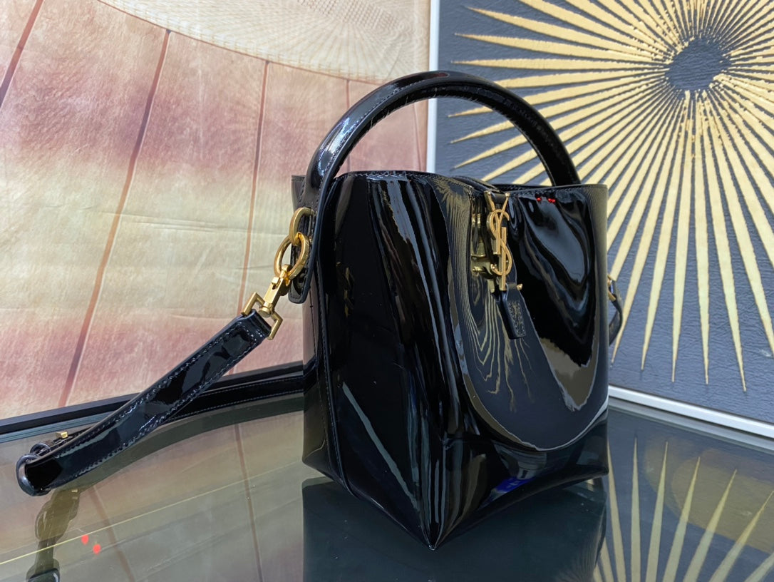Saint Laurent Le 37 Mini Bucket Bag in Black Patent Leather - 20cm