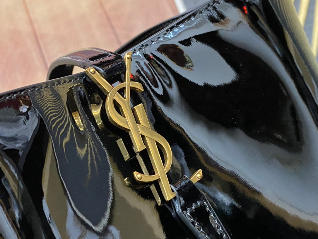 Saint Laurent Le 37 Mini Bucket Bag in Black Patent Leather - 20cm