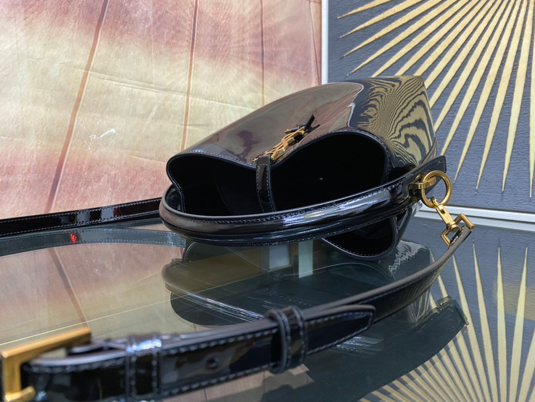 Saint Laurent Le 37 Mini Bucket Bag in Black Patent Leather - 20cm