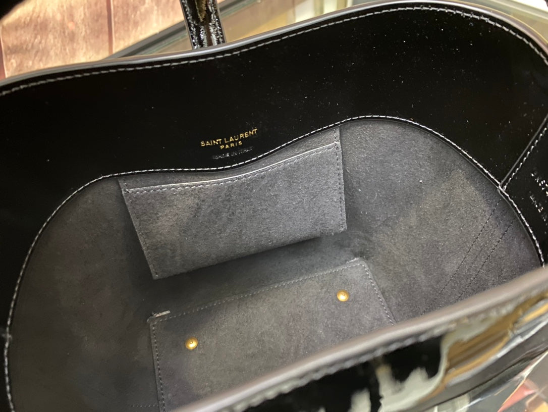 Saint Laurent Le 37 Mini Bucket Bag in Black Patent Leather - 20cm