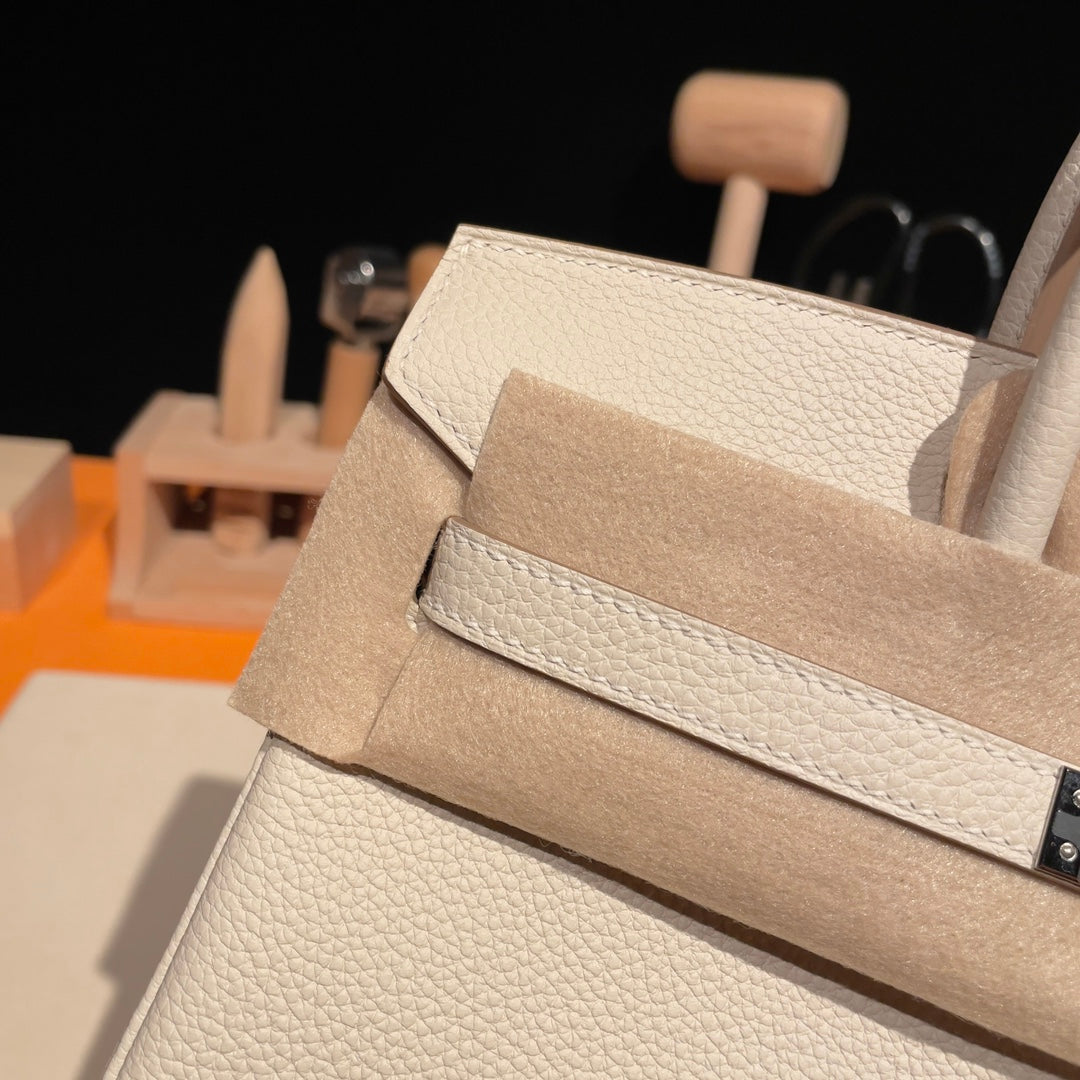 Hermès Birkin 25 Handbag in Craie Swift Leather with Palladium Hardware