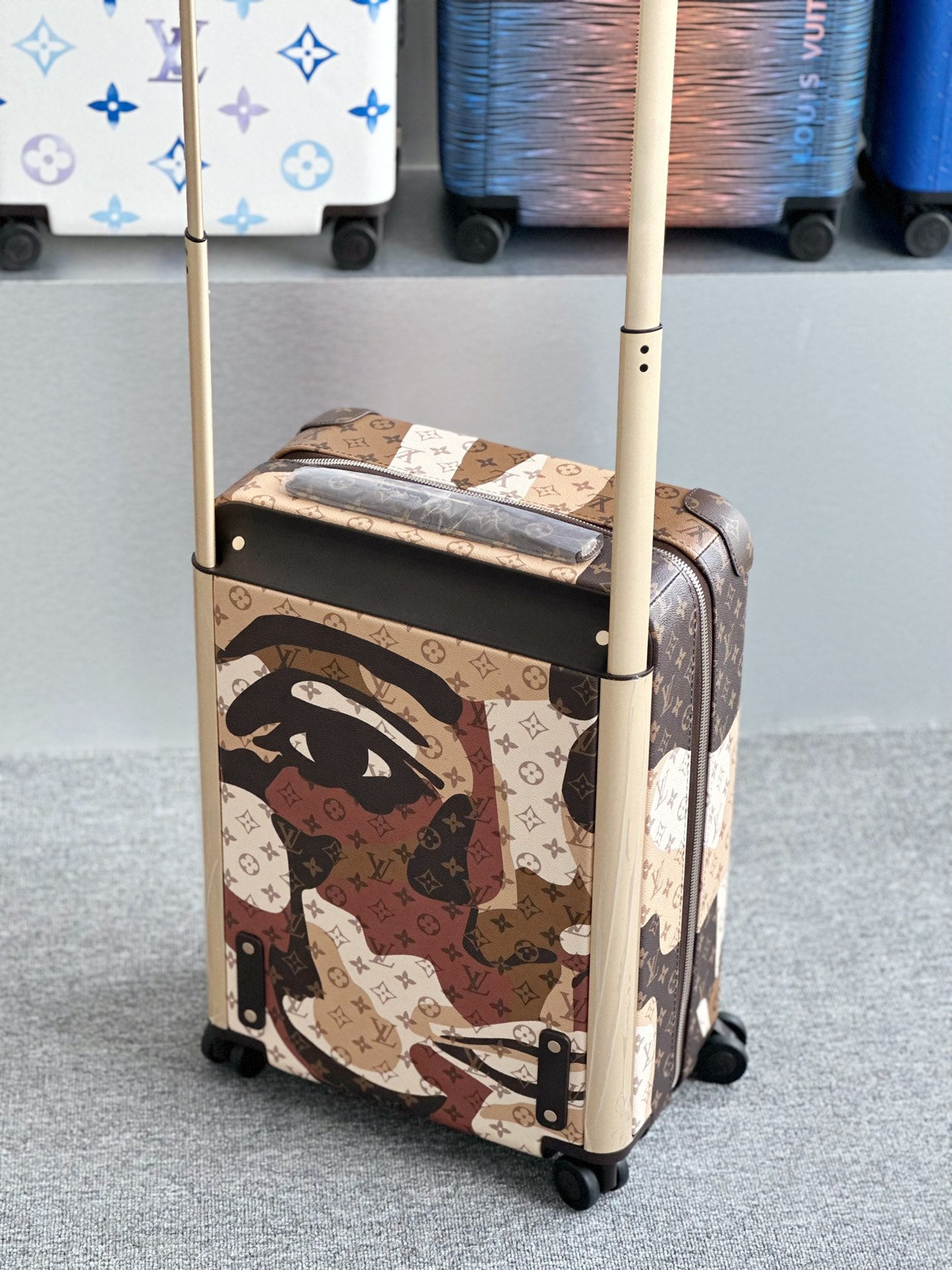 Brown Artistic Face Print Hardshell Spinner Luggage Suitcase