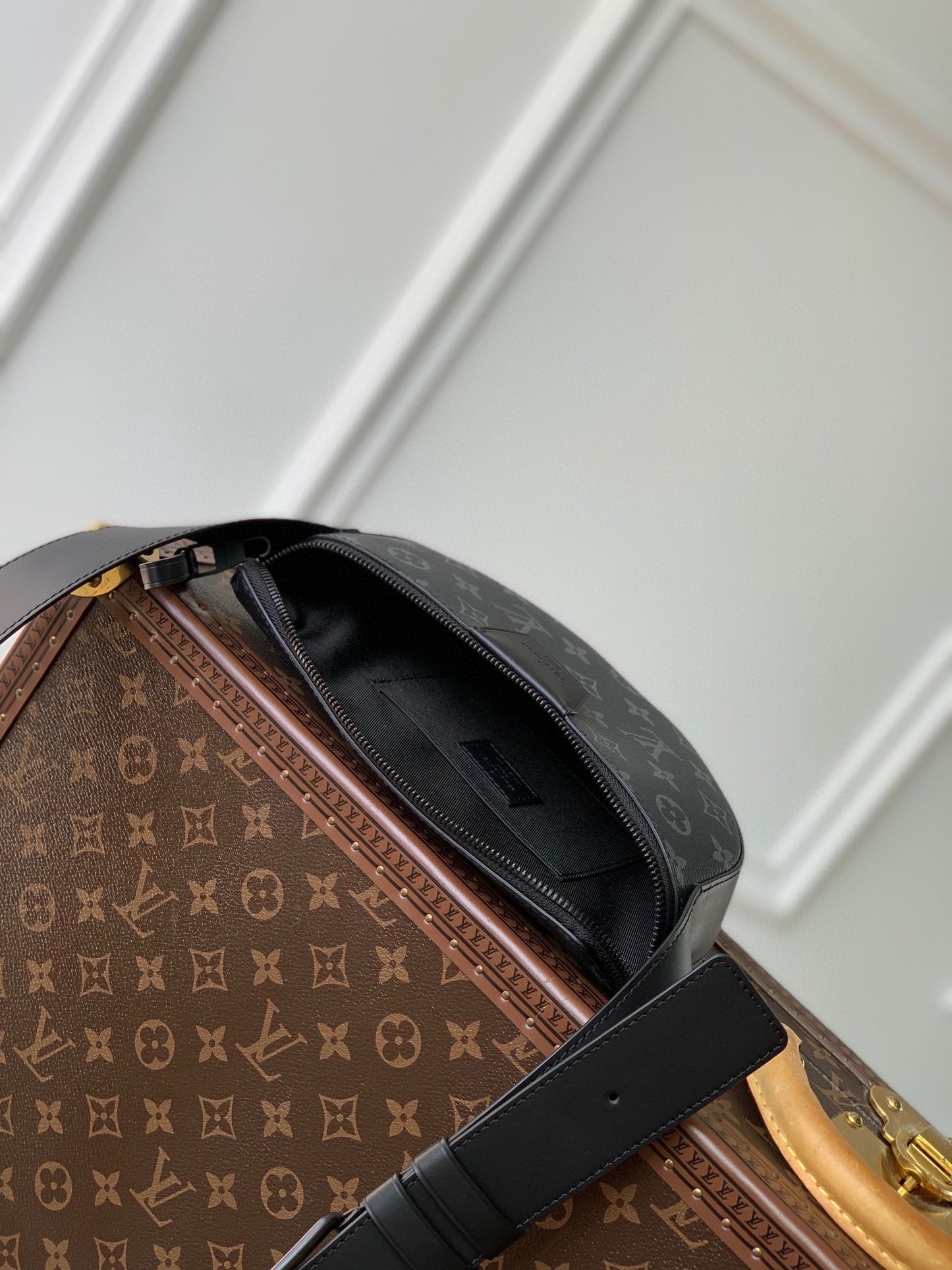 Louis Vuitton Discovery Bumbag PM Monogram Eclipse Canvas - Black/Grey