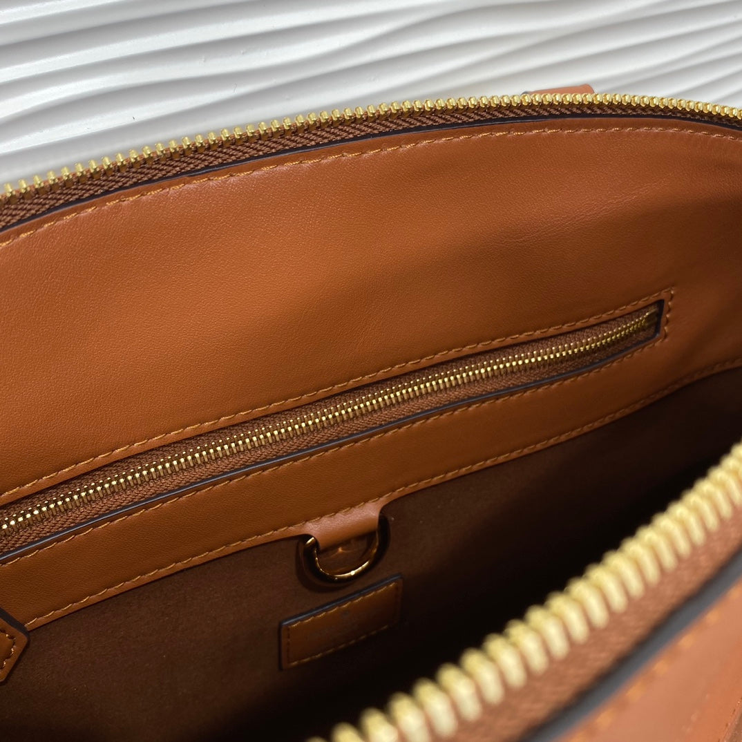 LE CHÂTEAU PARIS Brown Leather Satchel Handbag with Shoulder Strap