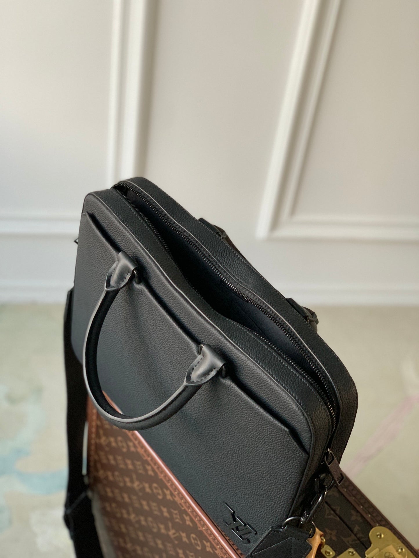 Louis Vuitton Black Taiga Leather Porte-Documents Business Briefcase