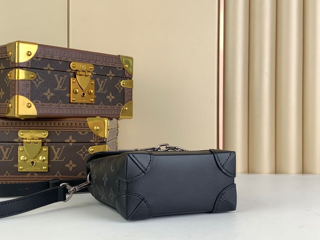 Louis Vuitton Steamer Wearable Wallet - Monogram Eclipse Canvas - Black