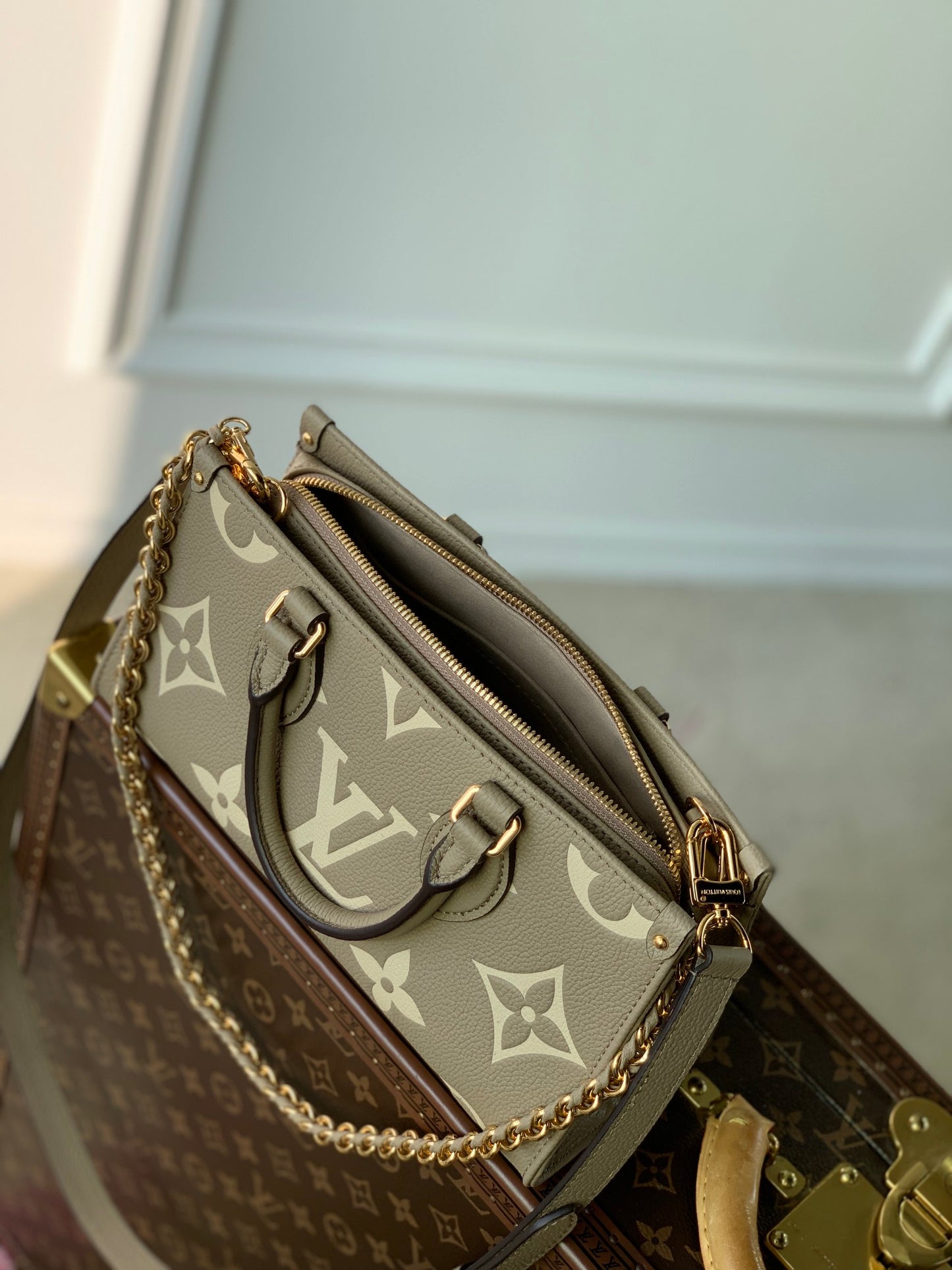 Louis Vuitton OnTheGo East West Bicolor Monogram Empreinte Leather Handbag - Tourterelle / Crème