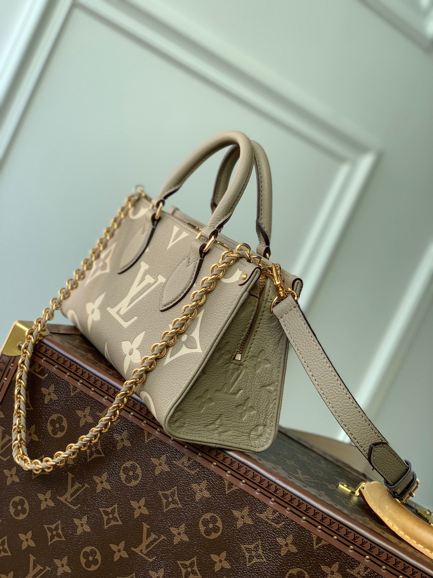 Louis Vuitton OnTheGo East West Bicolor Monogram Empreinte Leather Handbag - Tourterelle / Crème