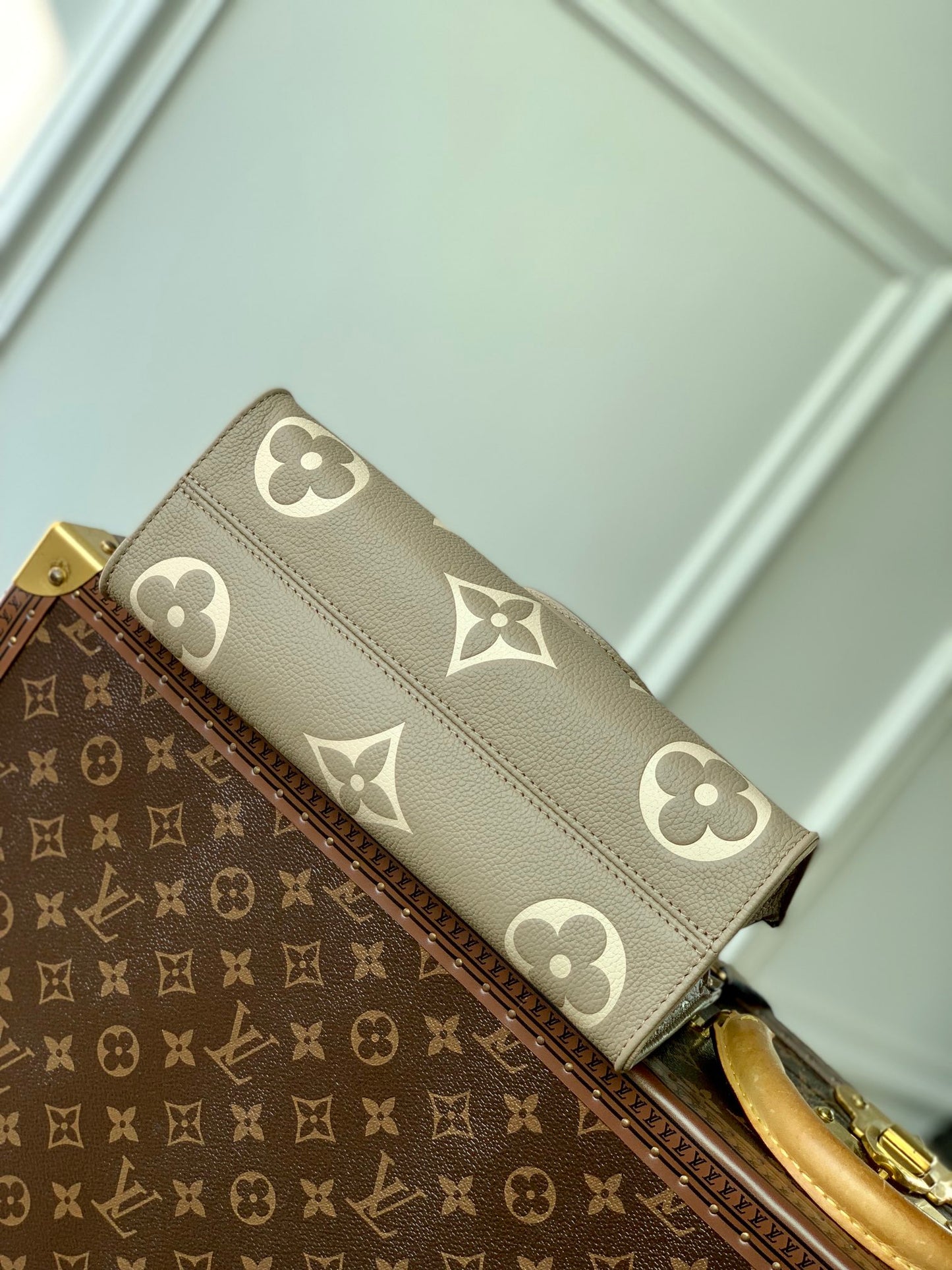 Louis Vuitton OnTheGo East West Bicolor Monogram Empreinte Leather Handbag - Tourterelle / Crème