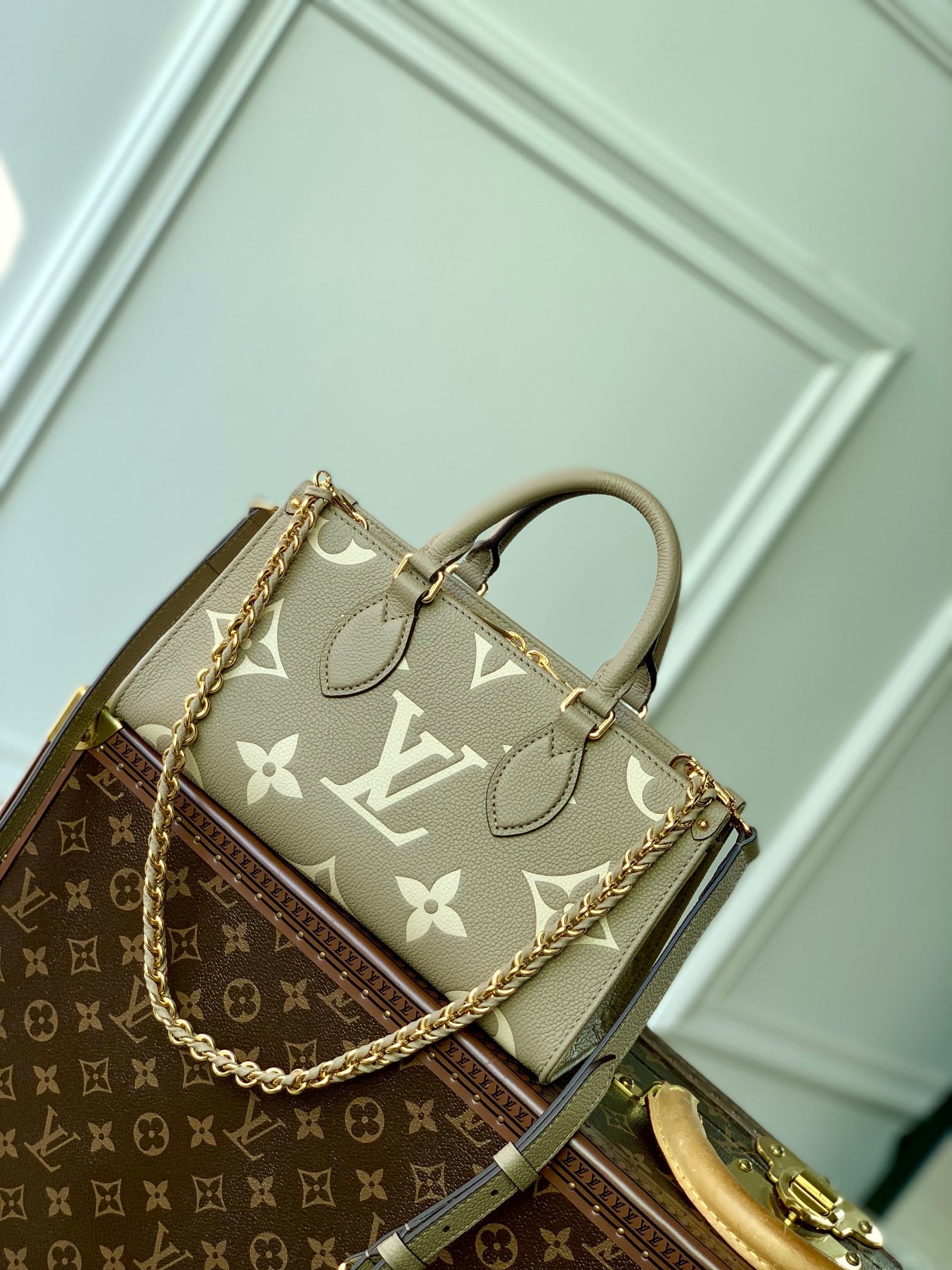 Louis Vuitton OnTheGo East West Bicolor Monogram Empreinte Leather Handbag - Tourterelle / Crème