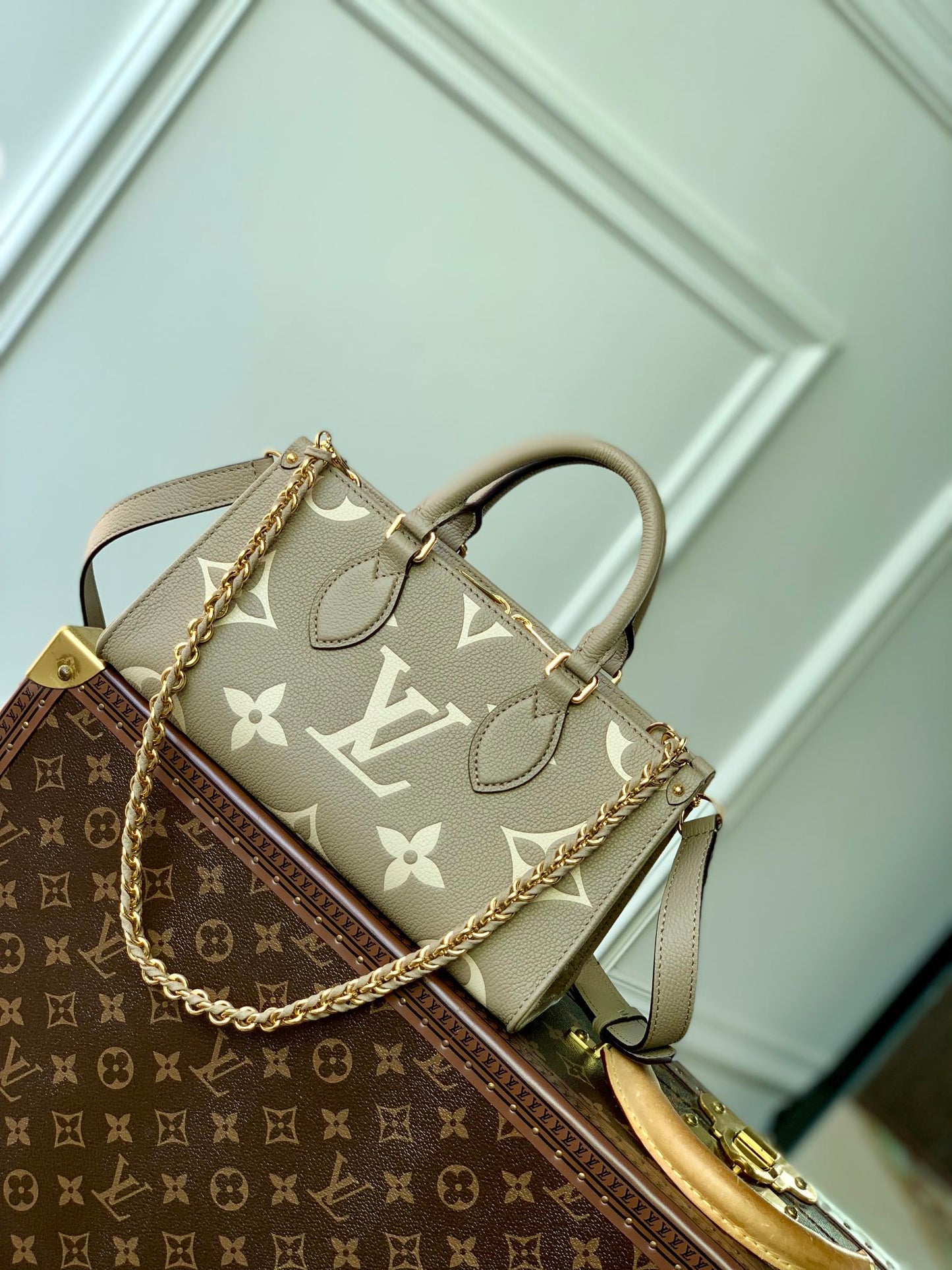 Louis Vuitton OnTheGo East West Bicolor Monogram Empreinte Leather Handbag - Tourterelle / Crème