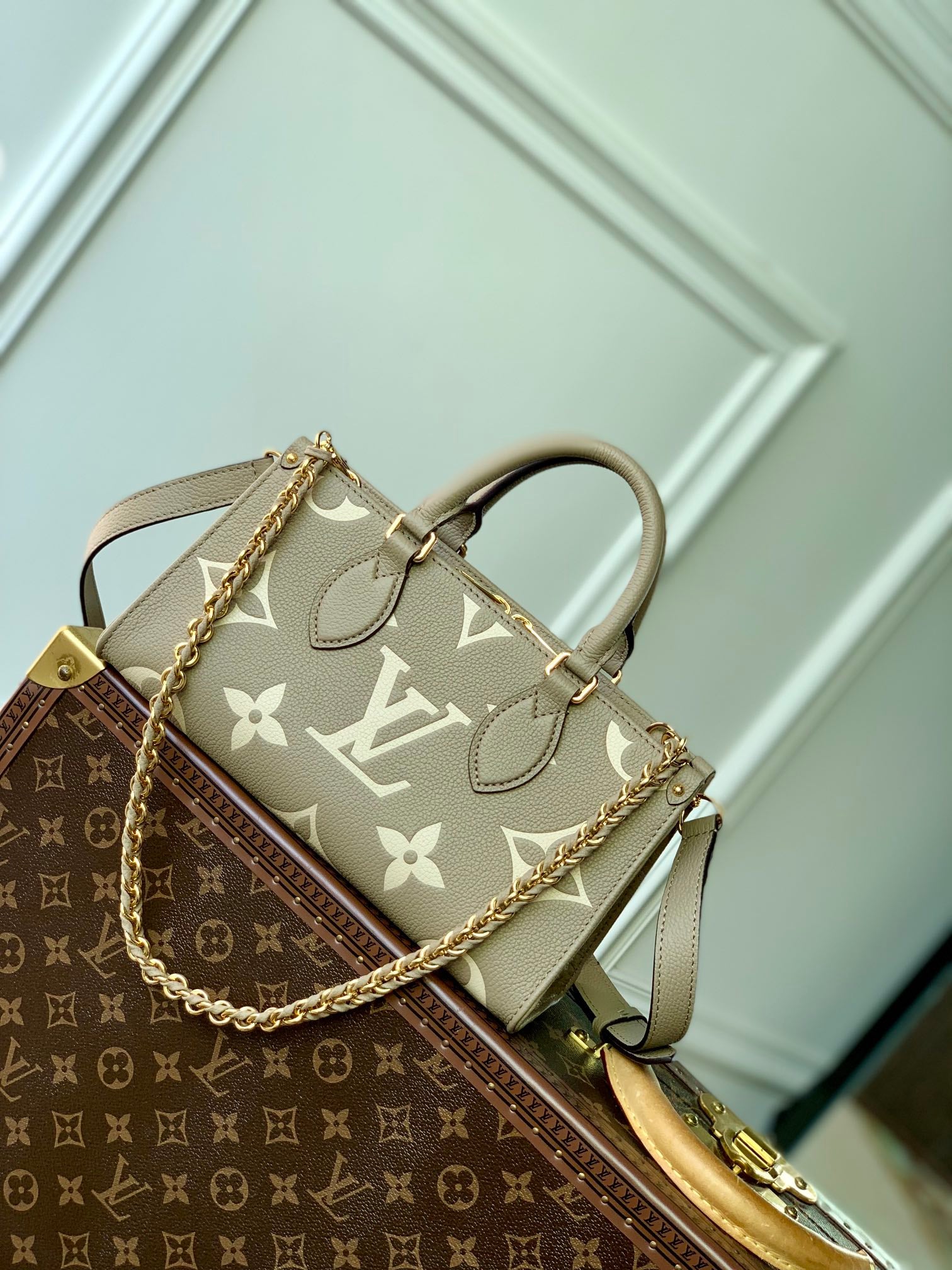 Louis Vuitton OnTheGo East West Bicolor Monogram Empreinte Leather Handbag - Tourterelle / Crème