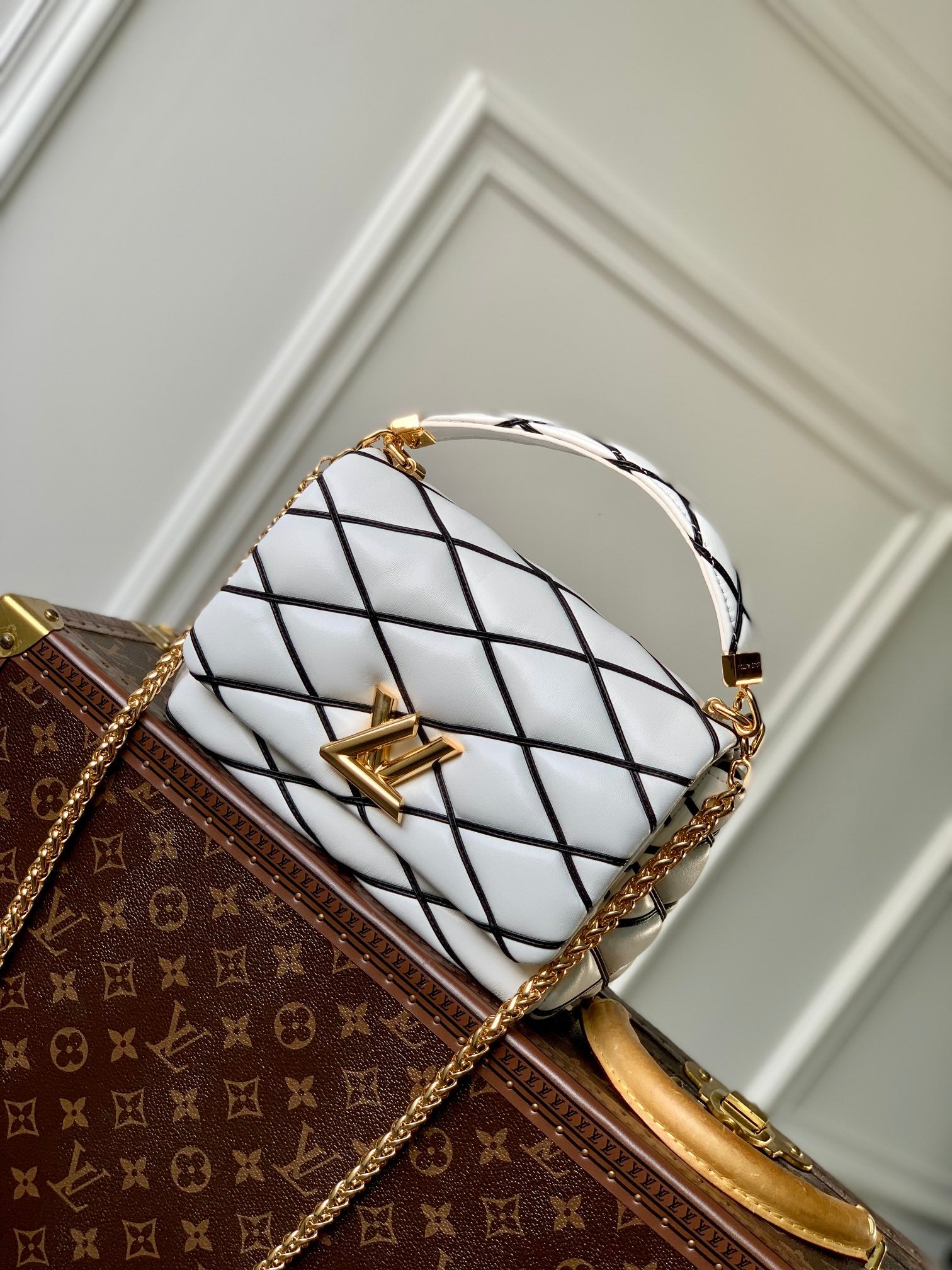 Louis Vuitton GO-14 MM Malletage Quilted Leather Handbag - White and Black