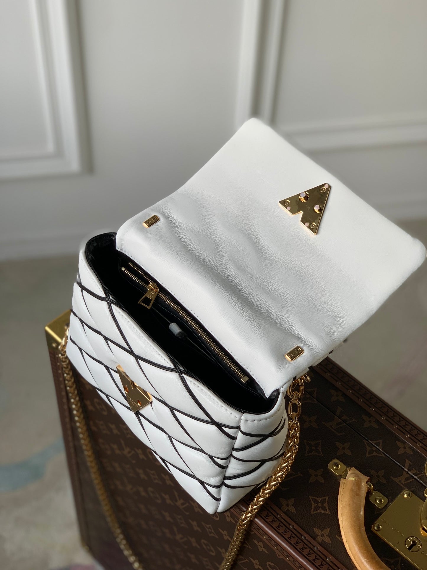 Louis Vuitton GO-14 MM Malletage Quilted Leather Handbag - White and Black