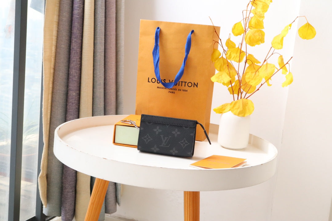 Louis Vuitton Monogram Empreinte Black Leather Daily Pouch Clutch