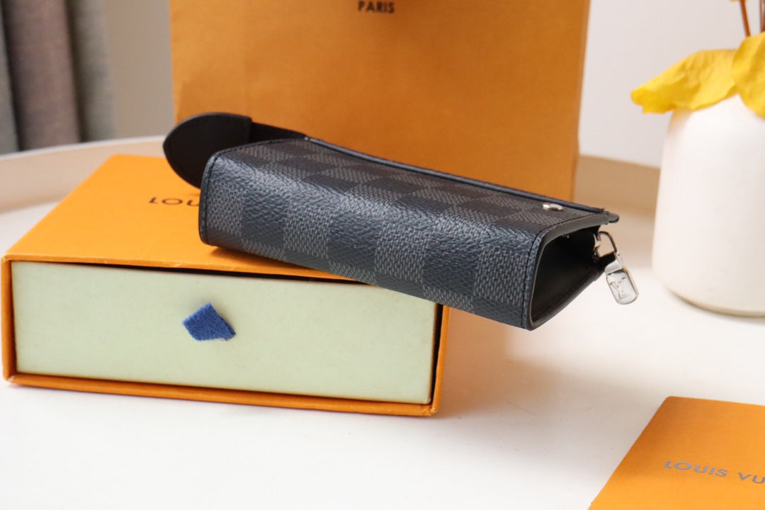 Louis Vuitton Damier Graphite Canvas Toiletry Pouch MM - Black/Grey