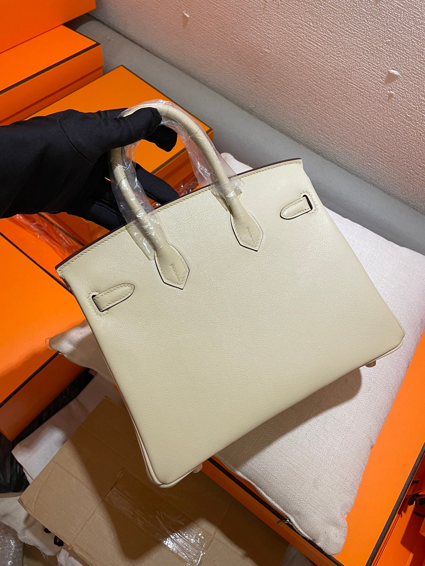 Classic Cream Leather Top Handle Handbag with Gold-Tone Hardware - Luxury Designer Style