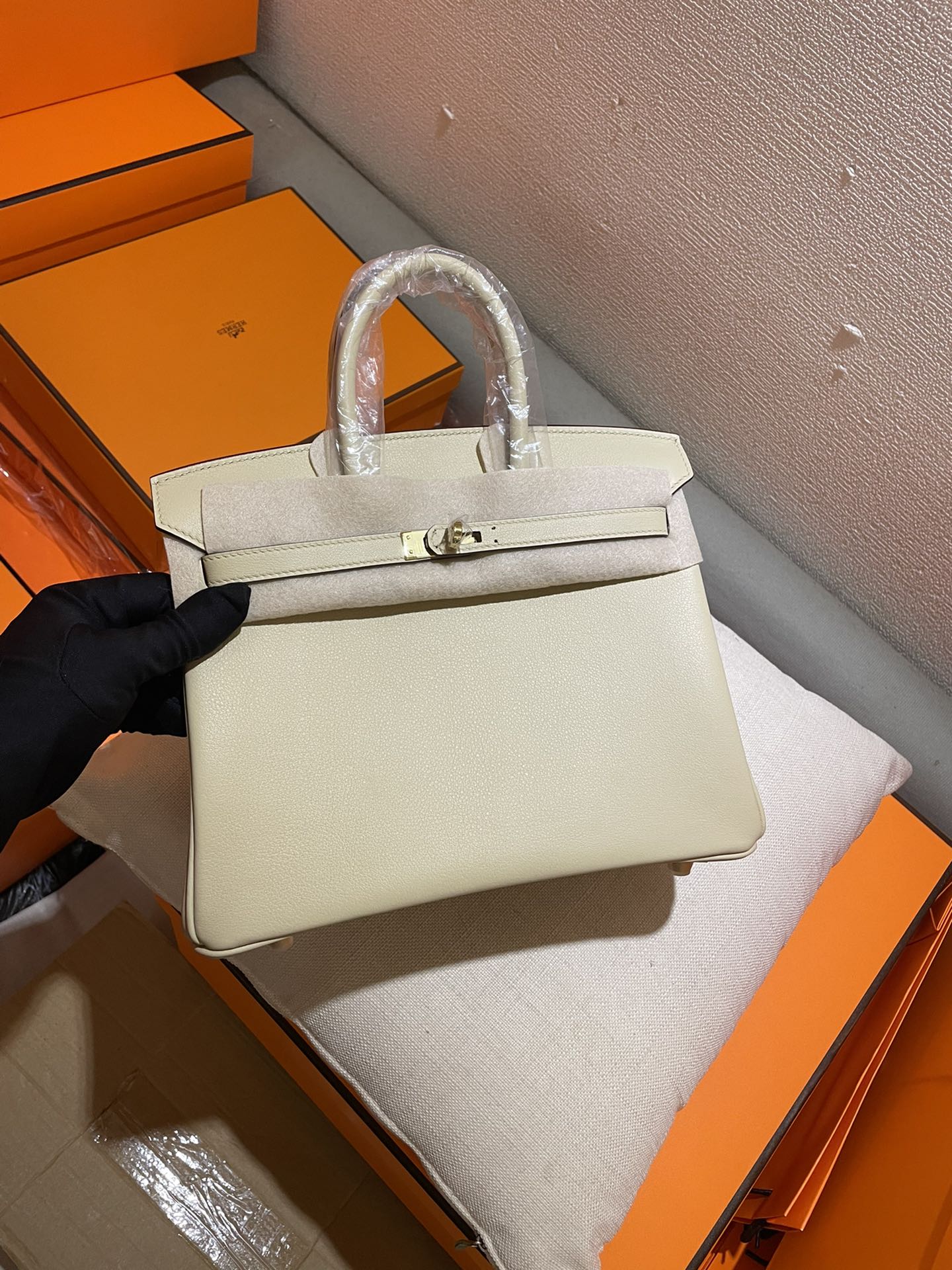 Classic Cream Leather Top Handle Handbag with Gold-Tone Hardware - Luxury Designer Style