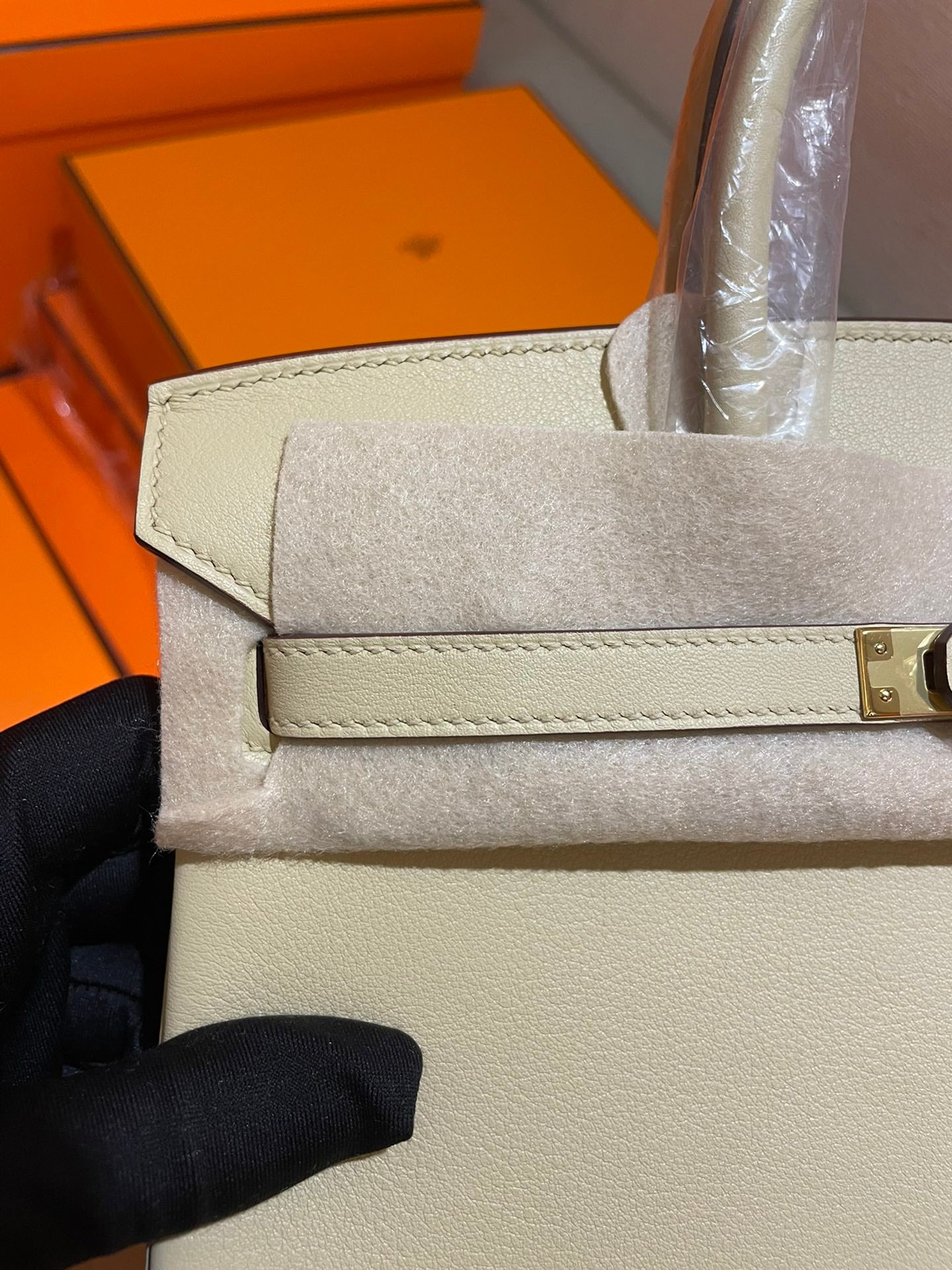 Classic Cream Leather Top Handle Handbag with Gold-Tone Hardware - Luxury Designer Style