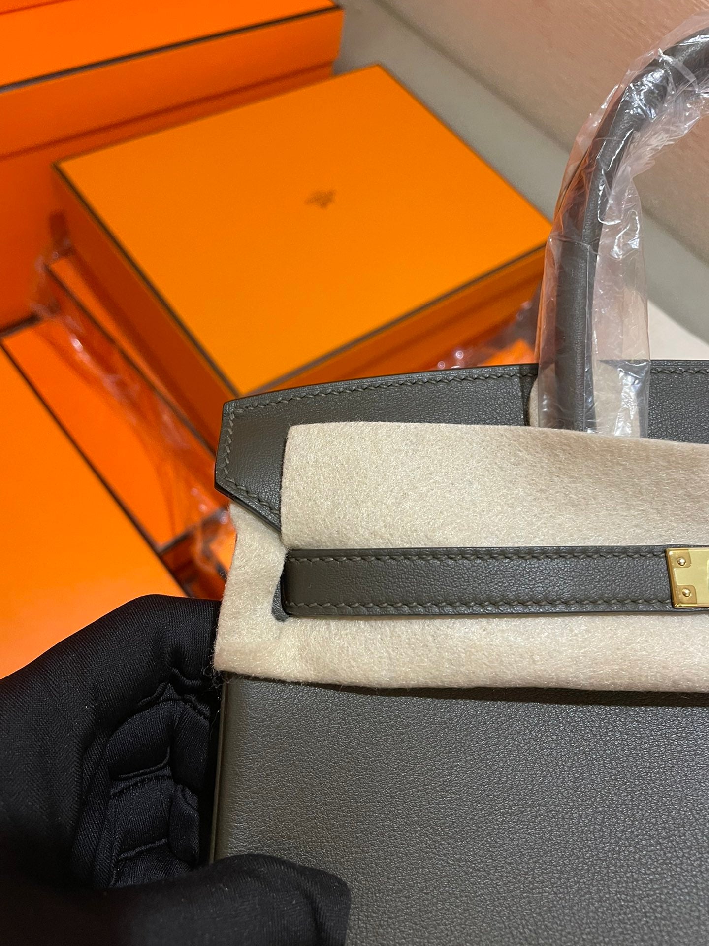 Luxury Leather Handbag - Classic Top Handle Tote Bag - Elegant Two-Tone Design
