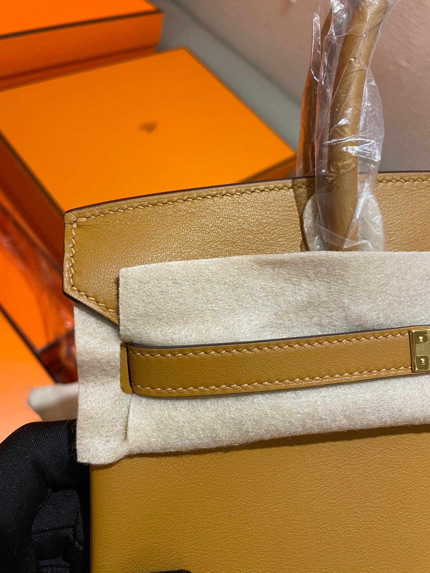 Luxury Tan Leather Top-Handle Handbag with Gold Hardware - Classic Designer Style