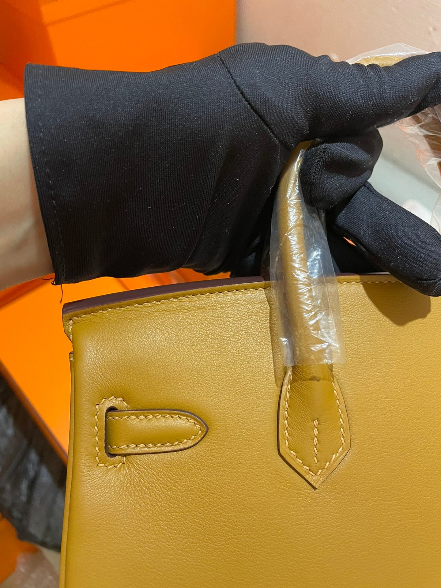 Luxury Tan Leather Top-Handle Handbag with Gold Hardware - Classic Designer Style