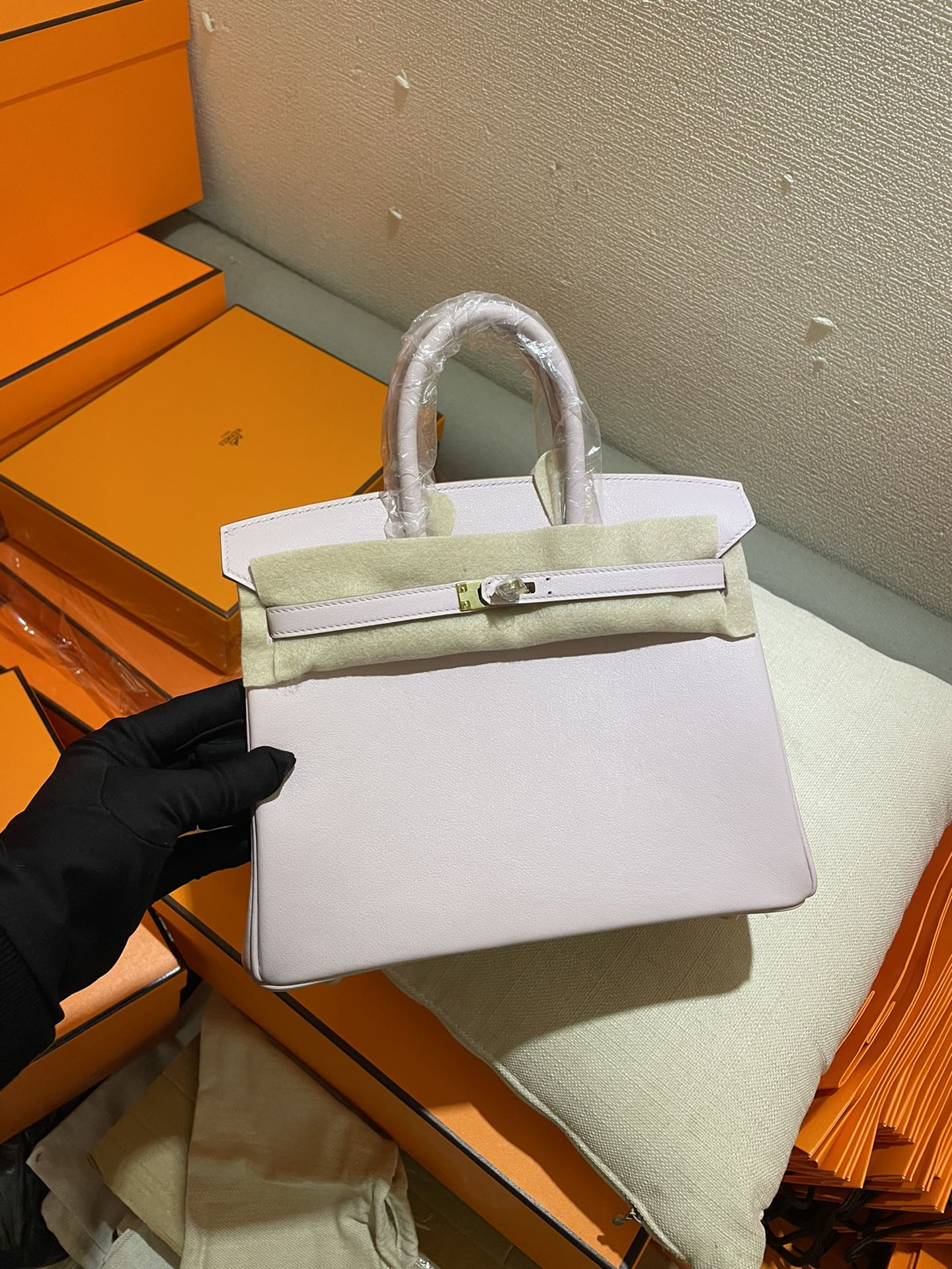 Elegant Light Pink Leather Top Handle Handbag - Luxury Style Satchel