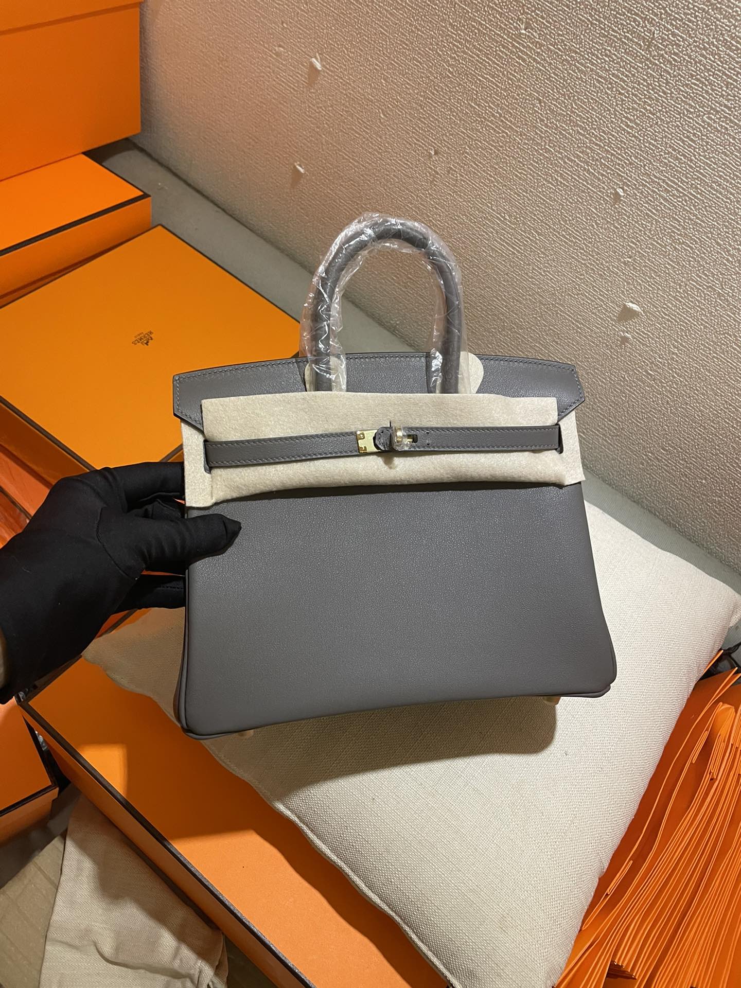 Elegant Grey Leather Top-Handle Handbag with Gold-Tone Hardware - Luxury Style Satchel